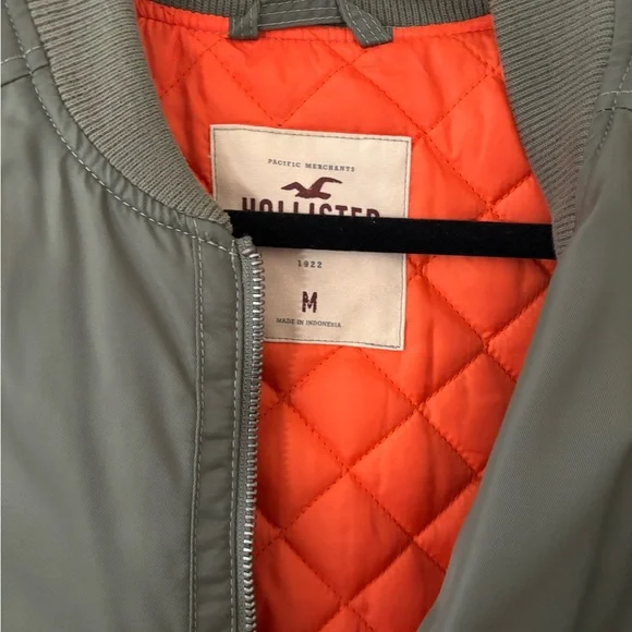 Trendy Hollister Green Bomber Jacket - Picture 2 of 4